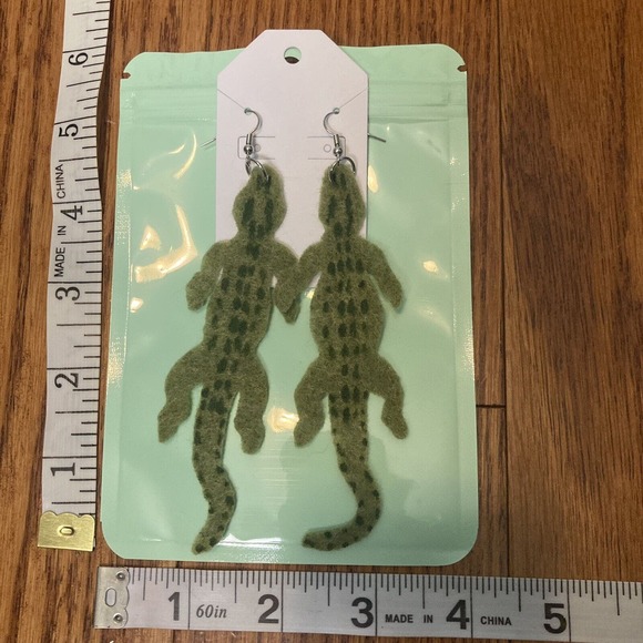 Warm soft flexible felt crocodile alligator US handmade spirit animal zoo safari - Picture 2 of 5